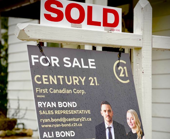 Ryan & Ali Bond Sold House Listing Sign - Small
